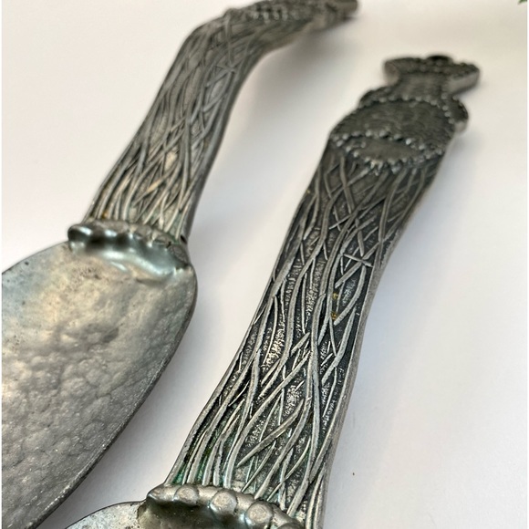 Stunning Pair Of Vintage Hammered Pewter Fish Serving Utensils - Picture 3 of 10